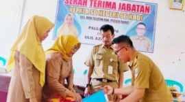 Serah terima jabatan Kepala Sekolah SD Negeri 66 Krui dari Paulina pada Ulul Azmi dilakukan pada Senin (8/2/2024). Foto: Joni Irawan, Kabar Indonesia.