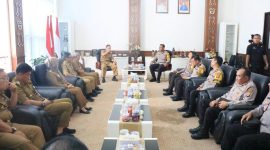 Kapolres Tulang Bawang James H. Hutajulu bersama jajaran melakukan kunjungan kerja ke Kantor Bupati Tulang Bawang dan diterima oleh Pj Bupati Tulang Bawang, Qudrotul Ikhwan pada Selasa (9/1/2024). Foto: Ali Rahman, Kabar Indonesia.