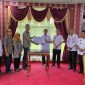 Pj Bupati Lampung Barat, Nukman menerima berita acara dana hibah Barang Milik Negara (BMN) dari Kementerian PUPR sebesar Rp. 21 miliar lebih yang diserahkan oleh Kepala Satker Balai Sarana Permukiman Wilayah Lampung, Achmad Irwan Kusuma di Liwa pada Rabu (10/1/2024). Foto: Haeruel Abadi, Kabar Indonesia.