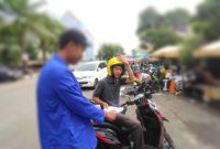 Mahasiswa dari 899 kampus di Indonesia bagikan selebaran anti politik dinasti dan anti pelanggaran HAM pada Kamis (10/1/2024). Foto: Rizky Pratama Saputra, Kabar Indonesia