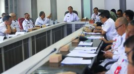 Pj. Bupati Lampung Barat, Nukman memimpin rapat persiapan peletakan batu pertama Pasar Tematik Lumbok Seminung, Lampung Barat. Foto: Haeruel Abadi, Kabar Indonesia.