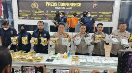 Pihak Polresta Jambi berhasil sita puluhan kilogram narkoba jenis shabu dari jaringan narkotika internasional. Foto: Humas Polresta Jambi