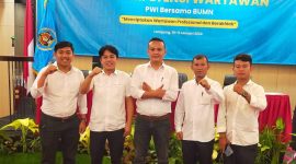 Lima wartawan asal Lampung Barat yang berhasil dinyatakan kompeten berfoto bersama. Foto: anonim
