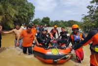 Tim SAR gabungan berhasil menemukan jasad Siswanto (38) warga Batanghari yang hilang tenggelam di Sungai Batanghari sejak Jum'at (12/1/2024). Foto: PA, Kabar Indonesia.
