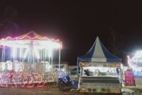 Suasana pasar malam di Desa Lempasing pada Sabtu (13/1/2024). Foto: Isbah Cholib, Kabarindonesia.co