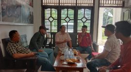 Ketua Pengurus Wilayah (PW) IWO Provinsi Lampung, Riko Amir dan jajaran melakukan kunjungan kerja ke Sekretariat PD IWO Kabupaten Tulang Bawang Barat pada Senin (22/1/2024). Foto: Andi Rahman, Kabarindonesia.co
