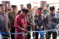 Bupati Lebong Kopli Ansori meresmikan Pasar Tradisional Modern (PTM) Muara Aman setelah 7 tahun dibangun pada Kamis (25/1/2024). Foto: Melki Agustian, Kabarindonesia.co