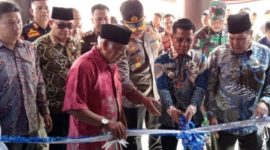 Bupati Lebong Kopli Ansori meresmikan Pasar Tradisional Modern (PTM) Muara Aman setelah 7 tahun dibangun pada Kamis (25/1/2024). Foto: Melki Agustian, Kabarindonesia.co