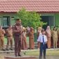 Kepala Kejaksaan Negeri Tulang Bawang Barat, Sri Haryanto menyampaikan bahwa kesejahteraan dan perlindungan anak merupakan tanggung jawab bersama. Hal tersebut disampaikan Sri Haryanto saat jadi Pembina Upacara di SMP Negeri 07 Panaragan Jaya, Tulang Bawang Barat pada Senin (29/1/2024). Foto: Andi Rahman, Kabarindonesia.co