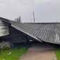 Kantor Kampung Bumi Dipasena Agung, Kabupaten Tulang Bawang rusak parah akibat angin puting beliung yang terjadi pada Rabu (17/1/2024). Foto: Nafian Faiz, Kabarindonesia.co