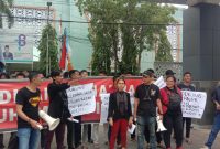 Pemuda Peduli Pendidikan Sumsel lakukan aksi damai dukung Teddy Meilwansyah jadi Kadis Pendidikan pada Jum'at (2/2/2024). Foto: Rizky Pratama Saputra, Kabarindonesia.co