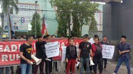 Pemuda Peduli Pendidikan Sumsel lakukan aksi damai dukung Teddy Meilwansyah jadi Kadis Pendidikan pada Jum'at (2/2/2024). Foto: Rizky Pratama Saputra, Kabarindonesia.co