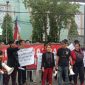 Pemuda Peduli Pendidikan Sumsel lakukan aksi damai dukung Teddy Meilwansyah jadi Kadis Pendidikan pada Jum'at (2/2/2024). Foto: Rizky Pratama Saputra, Kabarindonesia.co