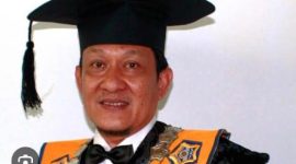 Guru Besar Fakultas Hukum Universitas Bengkulu (UNIB) Prof. Dr. Herlambang S.H., M.H., sebagai inisiator pembacaan keprihatinan terhadap kondisi bangsa dan negara Indonesia saat ini yang akan dilangsungkan di Gedung Magister Hukum UNIB pada Selasa (6/2/2024). Foto: Dokumen Pribadi