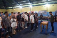 Bupati Pesisir Barat, Agus Istiqlal lantik pengurus KBPMS periode 2024-2027 di GOR Khang Nyepok Iting pada Sabtu (10/2/2024). Foto: Joni Irawan, Kabarindonesia.co