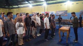 Bupati Pesisir Barat, Agus Istiqlal lantik pengurus KBPMS periode 2024-2027 di GOR Khang Nyepok Iting pada Sabtu (10/2/2024). Foto: Joni Irawan, Kabarindonesia.co