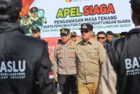 Pj. Bupati Lampung Barat, Nukman memimpin Apel Siaga Pengawasan Tahapan Pemilu 2024 di Lampung Barat pada Minggu (11/2/2024). Foto: Haeruel Abadi, Kabarindonesia.co