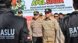 Pj. Bupati Lampung Barat, Nukman memimpin Apel Siaga Pengawasan Tahapan Pemilu 2024 di Lampung Barat pada Minggu (11/2/2024). Foto: Haeruel Abadi, Kabarindonesia.co