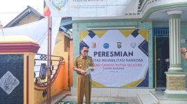 Pj. Bupati Tulang Bawang, Qudrotul Ikhwan meresmikan tempat rehabilitasi narkoba milik Yayasan Cahaya Putra Selatan (YCPS) Tulang Bawang pada Senin (12/2/2024). Foto: Andi Rahman, Kabarindonesia.co