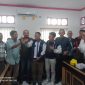 Tim pemenangan pasangan capres dan cawapres RI di Provinsi Jambi melakukan foto bersama dengan Dit Intelkam Polda Jambi Kompol Agung Pratama di Rumah Kebangsaan pada Selasa (13/2/2024). Foto: T. Akbar, Kabarindonesia.co