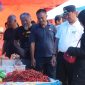 Pj. Bupati Lampung Barat, Nukman turun melakukan monitoring ke  Pasar Liwa terkait harga sembako jelang bulan suci Ramadhan 1445 H pada Jum'at (16/2/2024). Foto: Haeruel Abadi, Kabarindonesia.co