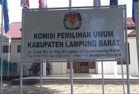 Kantor Komisi Pemilihan Umum (KPU) Kabupaten Lampung Barat. Foto: Haeruel Abadi, Kabarindononesia.co