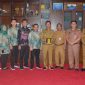 Rombongan Lembaga Pusat Pengabdian Masyarakat (LP2M) Universitas Islam Negeri (UIN) Raden Intan Lampung kunjungi Kabupaten Lampung Barat dan diterima oleh Pj. Bupati Lampung Barat, Nukman pada Selasa (21/2/2024). Foto: Kristian Agusani, Kabarindonesia.co