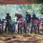 Para rider trail bersiap di garis start pada even Gelegar 1 yang diadakan oleh Akerab. Foto: Dedi Heryadi, Kabarindonesia.co