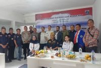 Pengurus AWPI Pusat dan pengurus definitif AWPI Kota Jakarta berfoto bersama.
