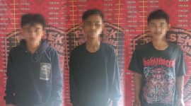 Tiga pemuda ditangkap Polsek Penawartama karena mencuri kabel milik PLN pada Senin (26/2/2024). Foto: Andi Rahman, Kabarindonesia.co