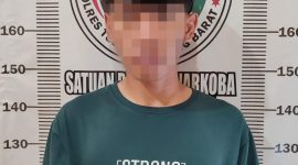 Tersangka pengedar narkoba sabu, AGS diamankan oleh Satresnarkoba Polres Tulang Bawang Barat. Foto; Humas Polres Tubaba