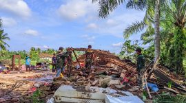 Tag: Puting Beliung, Luluh Lantak, Rumah, Jabung, Lampung Timur, Lampung, Sukadana