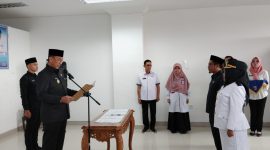Pj. Sekdakab Kabupaten Pesisir Barat, Jon Edwar lantik 8 pejabat Eselon 3 dan 4 pada Rabu (6/3/2024). Foto: Joni Irawan, Kabarindonesia.co