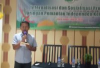 Direktur Lembaga Tiga Beradik (LTB), Hardi Yuda membuka FGD Internalisasi dan Sosialisasi Program JPIK Kehutanan pada Kamis (7/3/2024). Foto: Sultan, Kabarindonesia.co