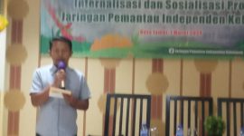 Direktur Lembaga Tiga Beradik (LTB), Hardi Yuda membuka FGD Internalisasi dan Sosialisasi Program JPIK Kehutanan pada Kamis (7/3/2024). Foto: Sultan, Kabarindonesia.co