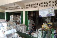 Toko beras di Pasar Modern Unit 2, Kabupaten Tulang Bawang.