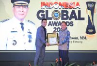 Pj. Bupati Tulang Bawang, Qudrotul Ikhwan kembali menerima penghargaan The Best Innovative of Indonesia 2024 pada Jum'at (8/3/2024).