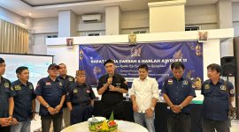 Ketua DPP Asosiasi Wartawan Profesional Indonesia (AWPI) memberikan sambutan dalam rangka launching PT. Cahya Bagus Mandiri yang mengelola pabrik crude palm oil (CPO) yang merupakan bagian dari program Trisula Sakti pada Rabu (13/3/2024) di Bandarlampung. Foto: AWPI