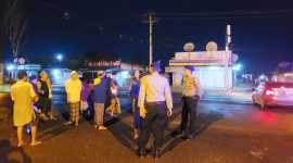 Polres Tulang Bawang lakukan patroli rutin setelah jam makan sahur untuk cegah aksi balapan liar di Kota Menggala, Tulang Bawang, Provinsi Lampung pada Kamis (14/3/2024). Foto: Ali Rahman, Kabarindonesia.co.