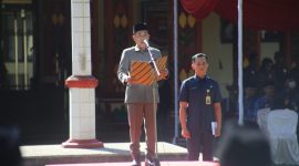 Ketua DPRD Lampung Barat, Edi Novial, S. Kom jadi pembina dalam Upacara HUT Ke-60 Provinsi Lampung pada Selasa (19/3/2024). Foto: Haeruel Abadi, Kabarindonesia.co