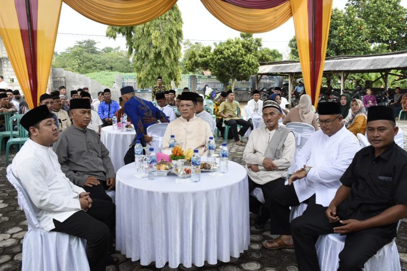Pj. Bupati Tulang Bawang Barat, M. Firsada bersama Forkopimda kabupaten setempat menghadiri agenda Safari Ramadhan di Tiyuh Karta Raya pada Rabu (13/03/2024).