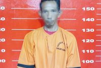 Pemilik bengkel di Tulang Bawang, RN (40) ditangkap Polsek Banjar Agung, Polres Tulang Bawang karena mencuri iPhone pada Rabu (28/2/2024). Foto: Humas Polres Tulang Bawang