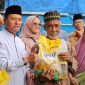 Pj. Bupati Lampung Barat, Nukman serahkan secara simbolis sekantung beras dalam GPM di kabupaten setempat pada Kamis (14/3/2024). Foto: Haeruel Abadi, Kabarindonesia.co