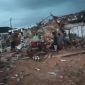 Angin puting beliung porak-porandakan rumah warga di 2 RT di Kampung Gedung Karya Jitu pada Sabtu (16/3/2024). Foto: Nafian Faiz, Kabarindonesia.co