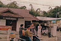 Pengurus SPJI Lampung Barat membagikan takjil pada pasien dan keluarganya di RSUD Alimuddin Umar dan RSIA Bunda Liwa pada Senin (1/4/2024). Tangkapan layar: Haeruel Abadi, Kabarindonesia.co