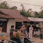 Pengurus SPJI Lampung Barat membagikan takjil pada pasien dan keluarganya di RSUD Alimuddin Umar dan RSIA Bunda Liwa pada Senin (1/4/2024). Tangkapan layar: Haeruel Abadi, Kabarindonesia.co