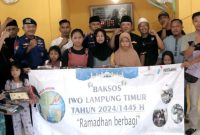 Ikatan Wartawan Online (IWO) dan Satpolairud Lampung Timur gelar bakti sosial di Desa Margasari, Kecamatan Labuhan Maringgai, Lampung Timur pada (2/4/2024). Foto: Ali Mukmin, Kabarindonesia.co