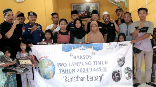 Ikatan Wartawan Online (IWO) dan Satpolairud Lampung Timur gelar bakti sosial di Desa Margasari, Kecamatan Labuhan Maringgai, Lampung Timur pada (2/4/2024). Foto: Ali Mukmin, Kabarindonesia.co