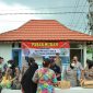 Polres Tulang Bawang Barat adakan pasar murah untuk bantu kebutuhan masyarakat jelang Idul Fitri 1445 H pada Jum'at (5/4/2024). Foto: Andi Rahman, Kabarindonesia.co