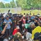 Polsek Gunung Agung, Tulang Bawang Barat melakukan identifikasi penyebab tenggelamnya dua bocah di bendungan Tiyuh Tunas Jaya pada Sabtu (6/4/2024). Foto: Andi Rahman, Kabarindonesia.co